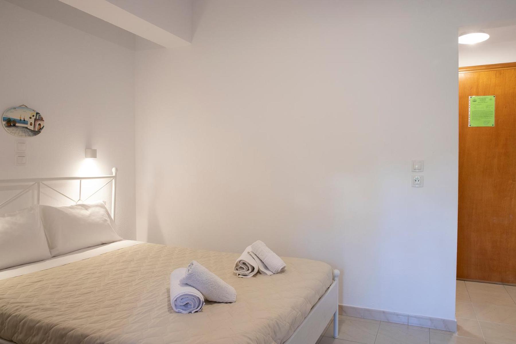 Manos Kritikakis Apartments ปลาตาโมนาส ภายนอก รูปภาพ