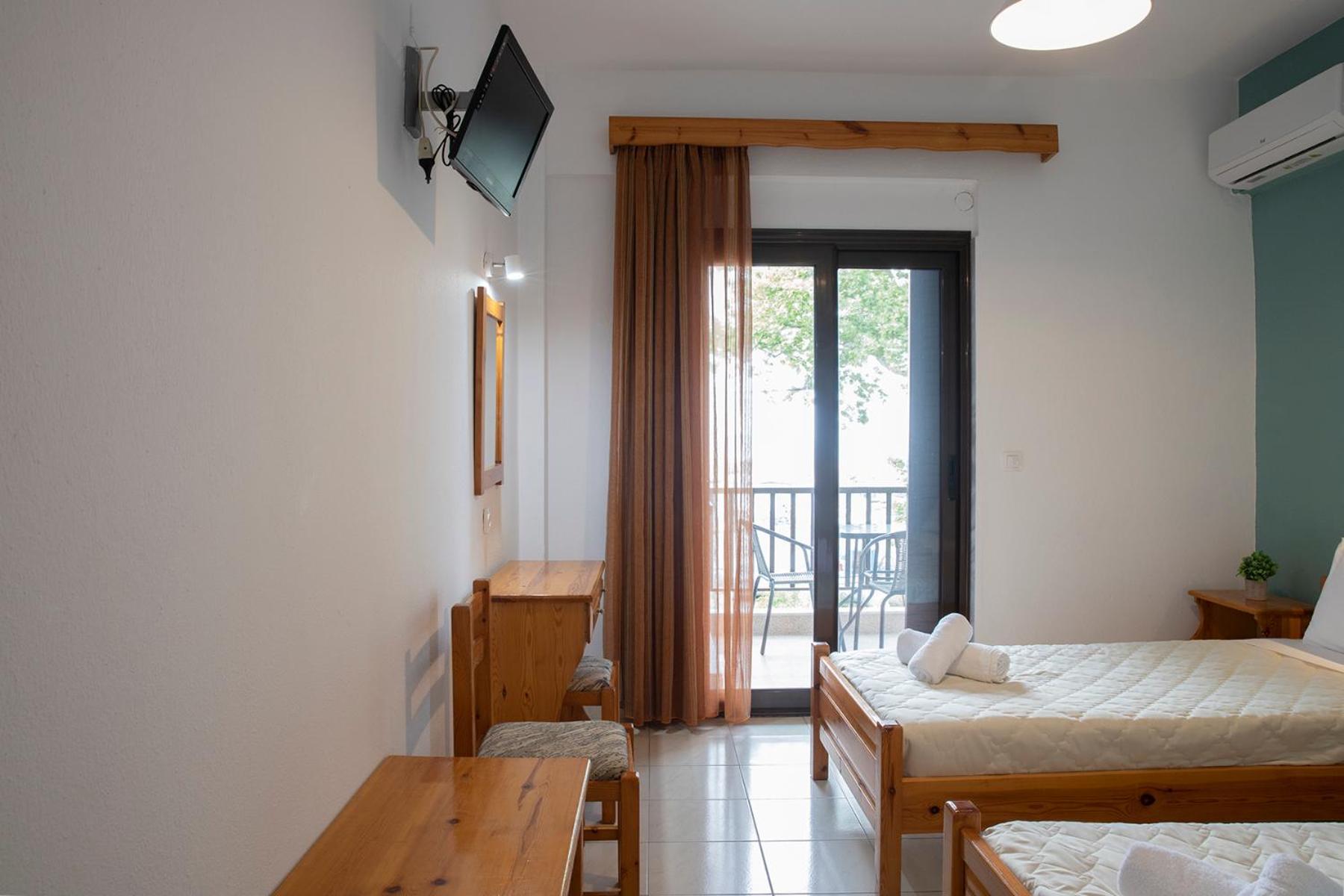 Manos Kritikakis Apartments ปลาตาโมนาส ภายนอก รูปภาพ