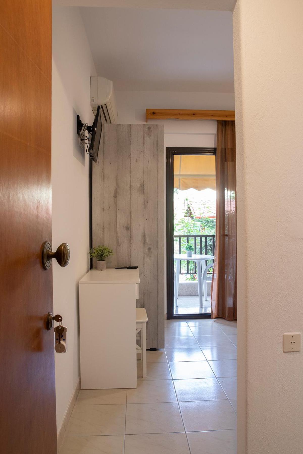 Manos Kritikakis Apartments ปลาตาโมนาส ภายนอก รูปภาพ