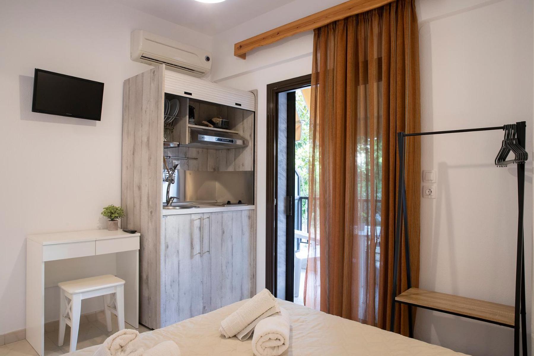 Manos Kritikakis Apartments ปลาตาโมนาส ภายนอก รูปภาพ