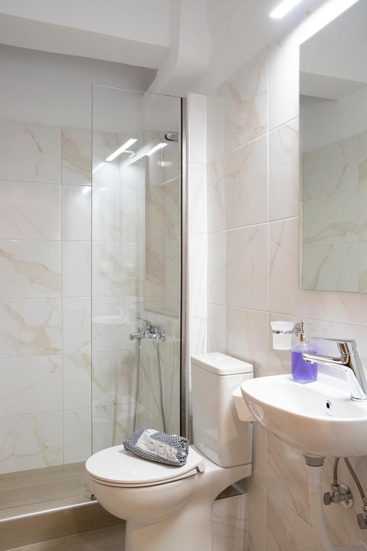 Manos Kritikakis Apartments ปลาตาโมนาส ภายนอก รูปภาพ