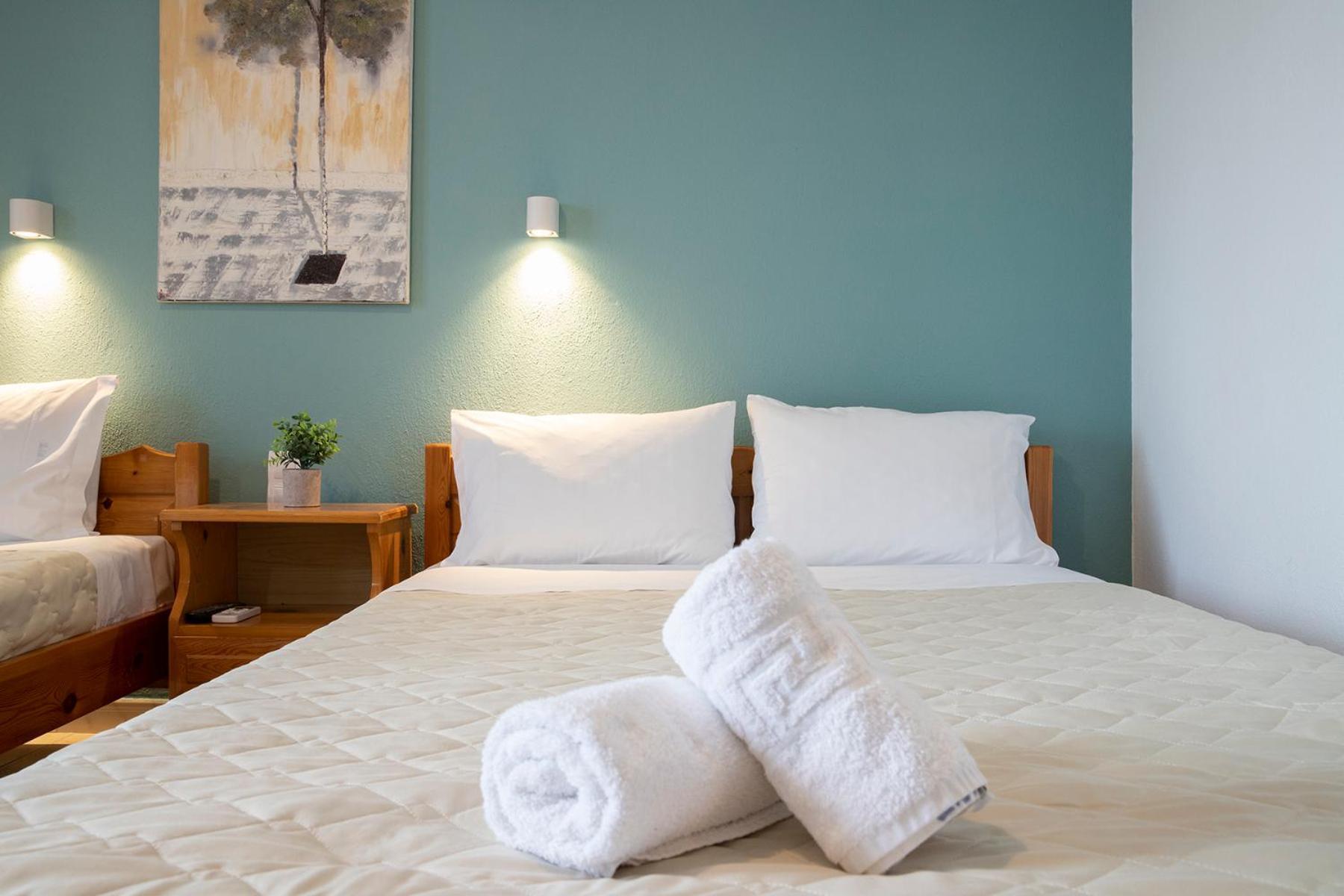 Manos Kritikakis Apartments ปลาตาโมนาส ภายนอก รูปภาพ
