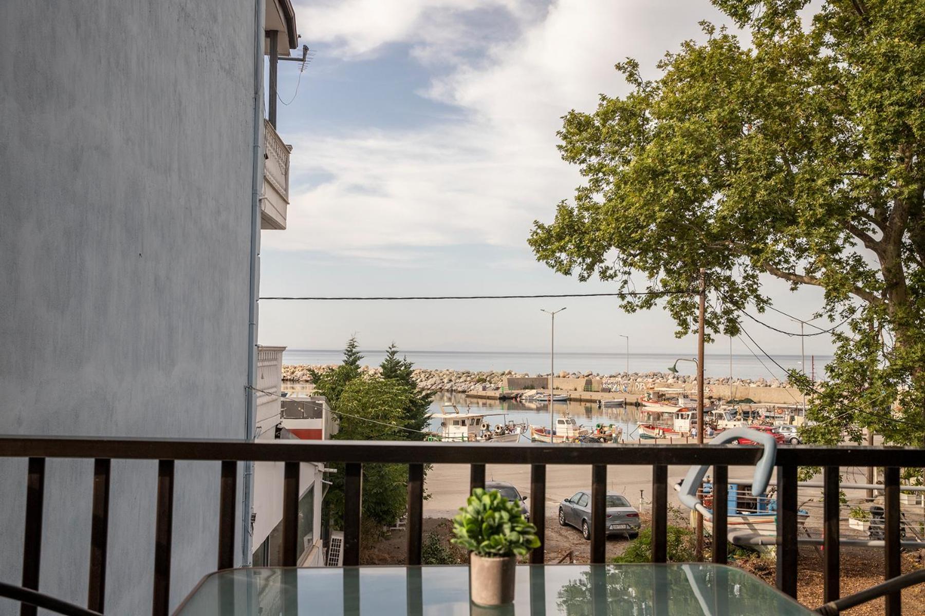 Manos Kritikakis Apartments ปลาตาโมนาส ภายนอก รูปภาพ
